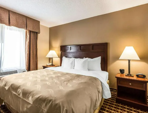 Quality Suites Paducah I-24 hotel detail image 4