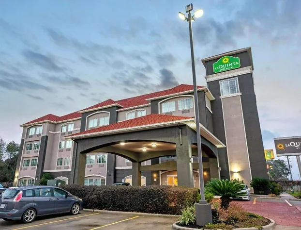 La Quinta Inn & Suites by Wyndham Houston - Magnolia hotel detail image 2