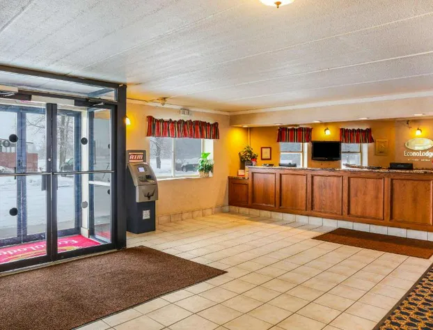 Econo Lodge Darien Lakes hotel detail image 3