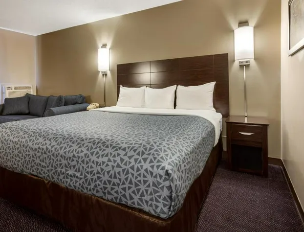 Econo Lodge Darien Lakes hotel detail image 4