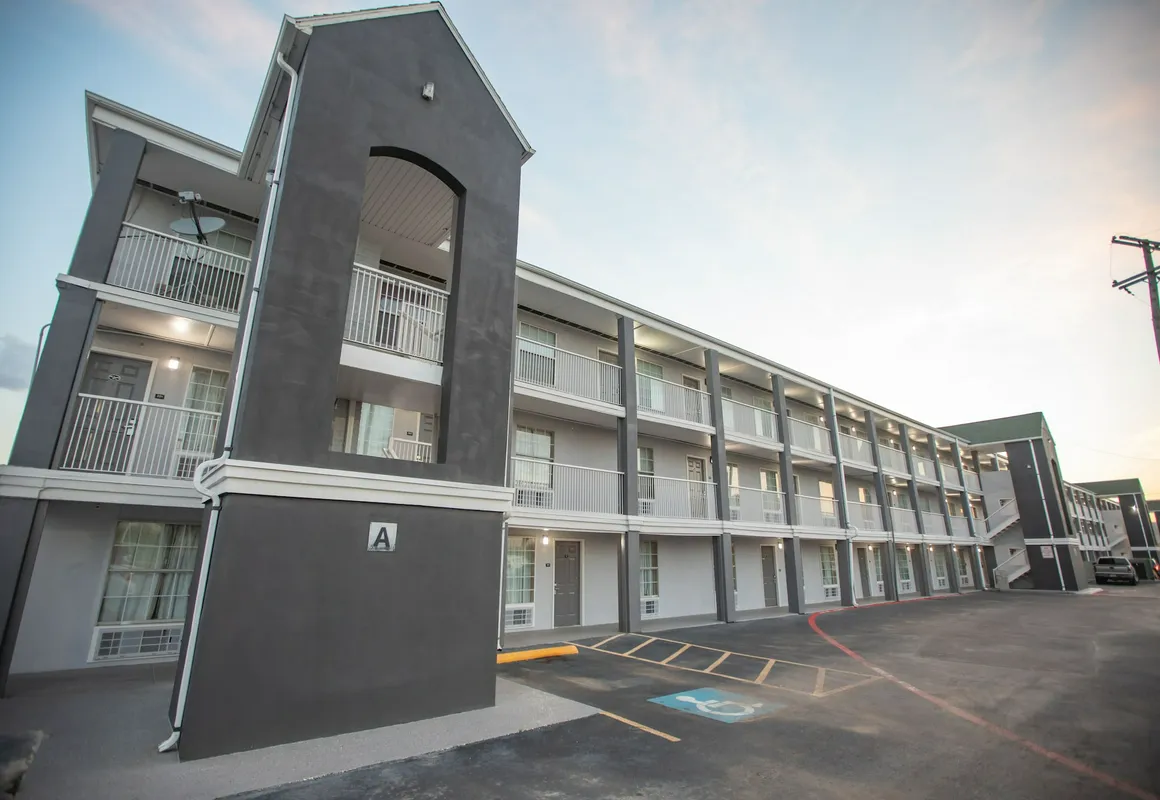 The Crossroads Hotel and Suites Irving hotel hero