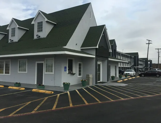 The Crossroads Hotel and Suites Irving hotel detail image 2