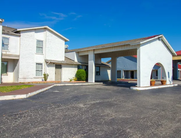Studio Inn Extended Stay Oklahoma City Airport by OYO hotel detail image 1