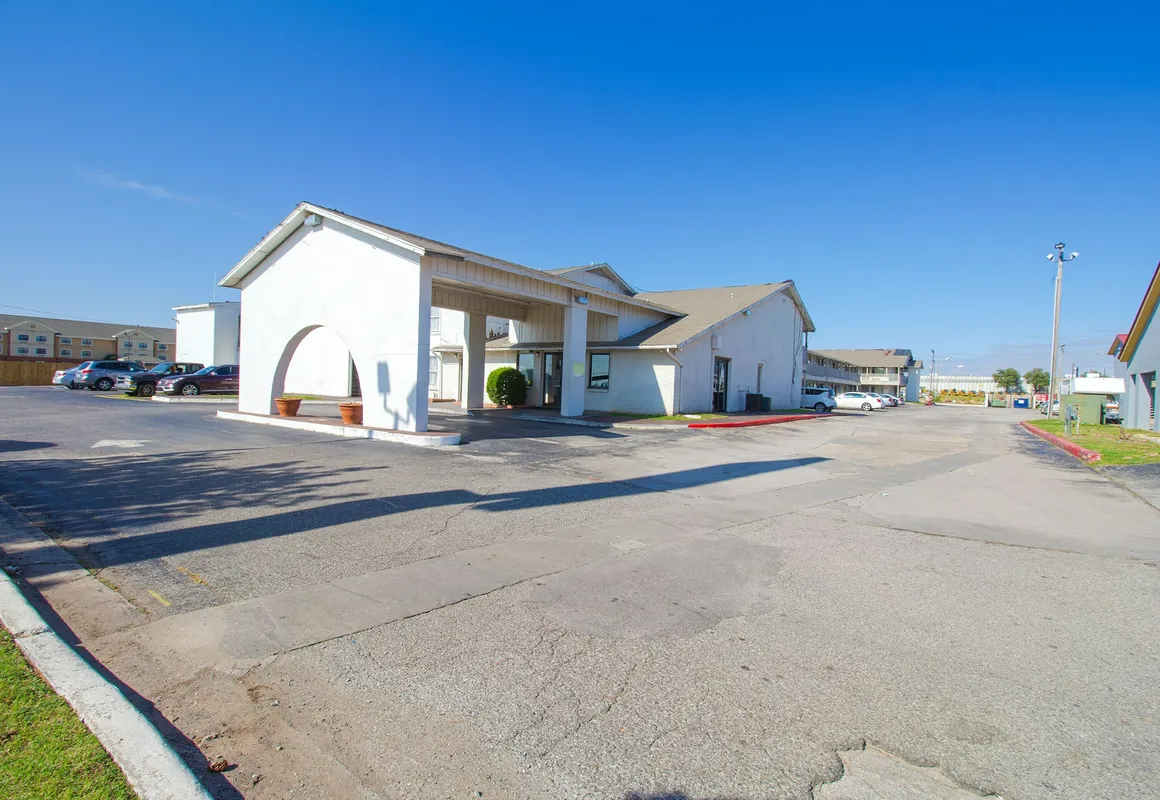 Studio Inn Extended Stay Oklahoma City Airport by OYO hotel hero