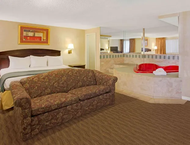 Days Inn by Wyndham Silver Spring hotel detail image 4