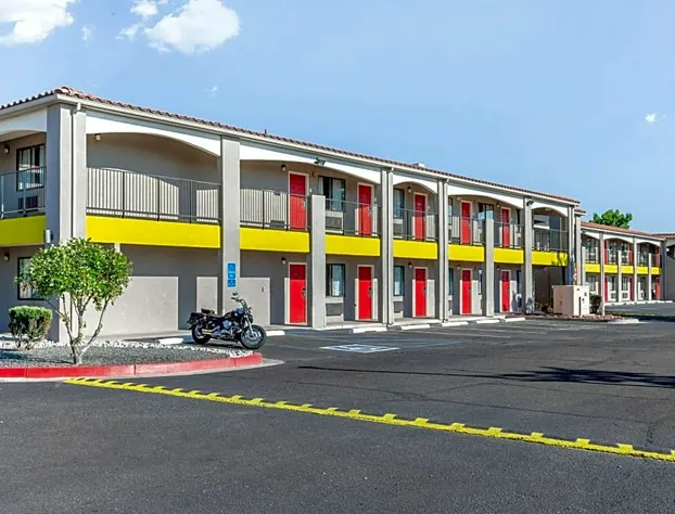 Econo Lodge West - Coors Blvd hotel detail image 4