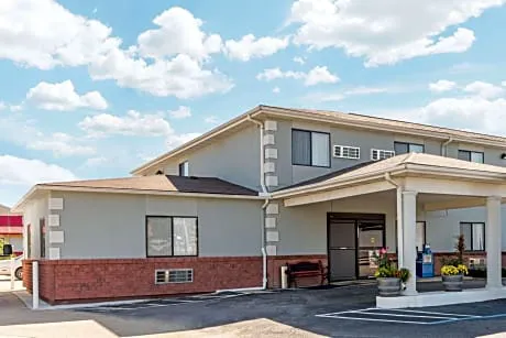 Super 8 by Wyndham Poplar Bluff Missouri hotel detail image 1