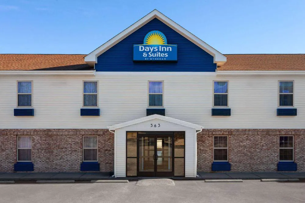 Days Inn & Suites by Wyndham Sellersburg hotel hero