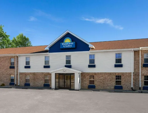 Days Inn & Suites by Wyndham Sellersburg hotel detail image 2