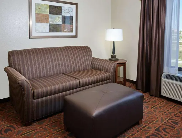 Hampton Inn & Suites Milwaukee/Franklin hotel detail image 3