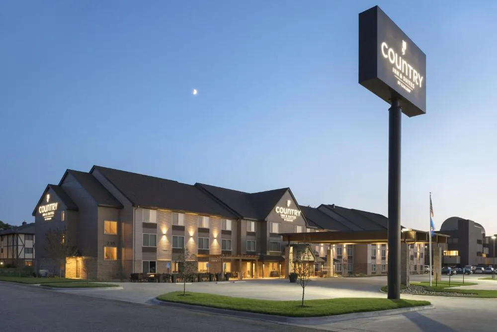 Country Inn & Suites by Radisson, St. Cloud West, MN hotel hero