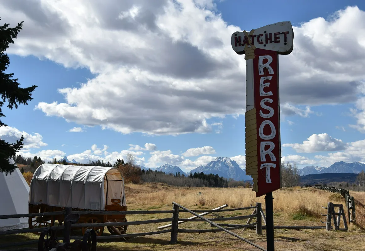 Hatchet Resort hotel hero