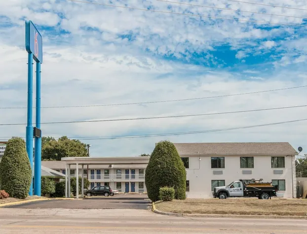 Motel 6 Texarkana, AR hotel detail image 1