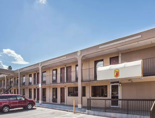 Super 8 by Wyndham Camp Springs/Andrews AFB DC Area hotel detail image 1