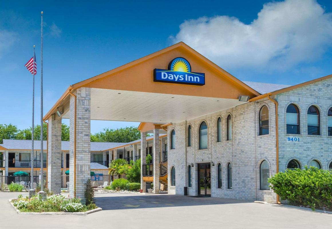 Days Inn by Wyndham San Antonio hotel hero