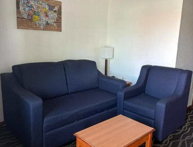 Econo Lodge Inn & Suites Albany North hotel detail image 1