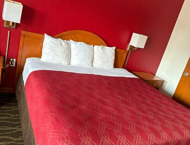 Econo Lodge Inn & Suites Albany North hotel detail image 4