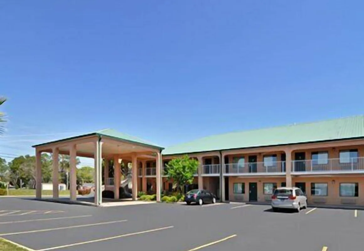 Econo Lodge Inn & Suites Albany North hotel hero