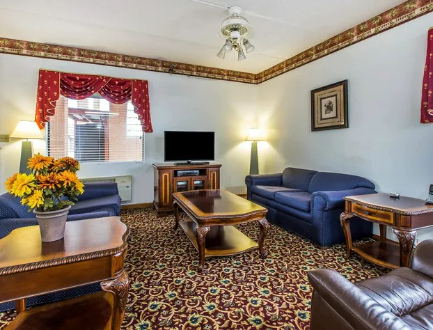 Econo Lodge Inn & Suites Albany North hotel detail image 3