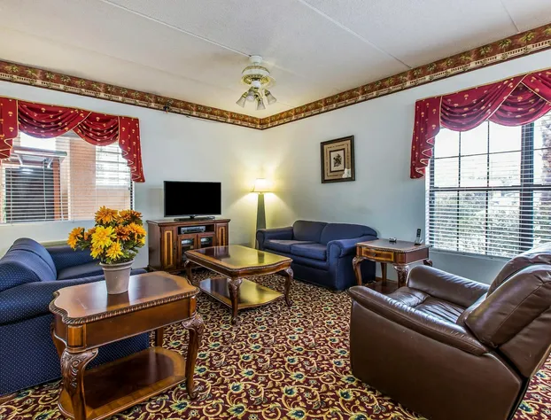 Econo Lodge Inn & Suites Albany North hotel detail image 4