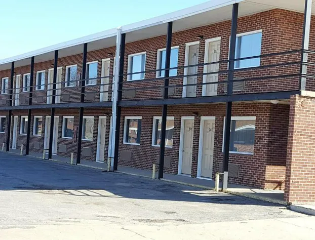 Travelers Lodge Motel Marshall hotel detail image 1