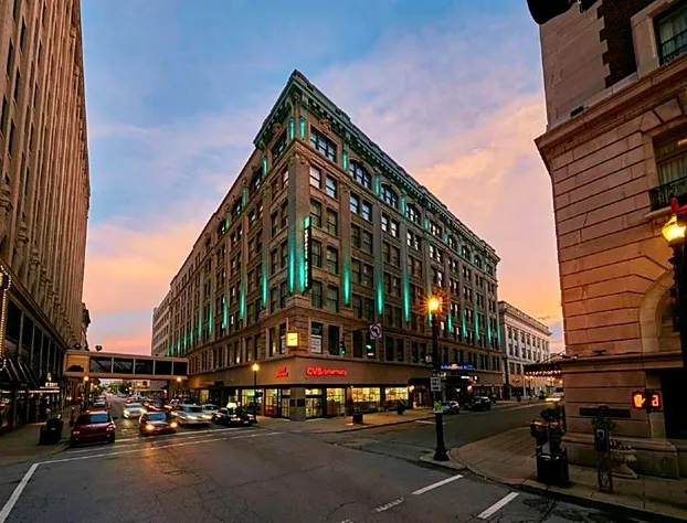 Embassy Suites Louisville Downtown hotel detail image 2