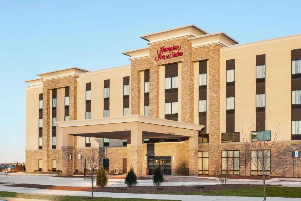 Hampton Inn & Suites Minooka hotel hero