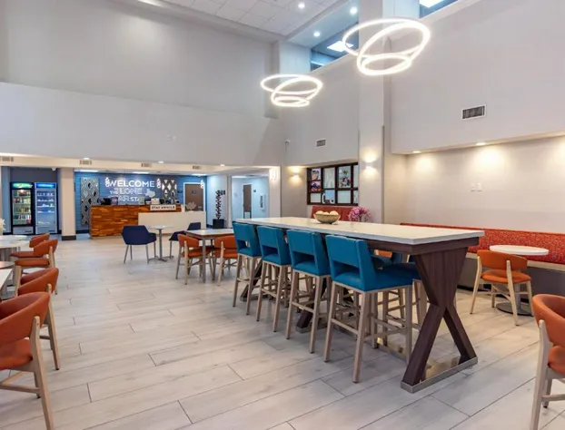 Hampton Inn & Suites Denton hotel detail image 4