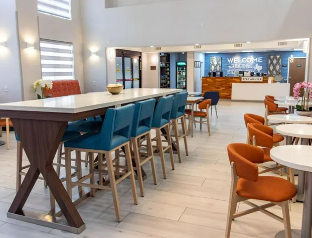 Hampton Inn & Suites Denton hotel detail image 3