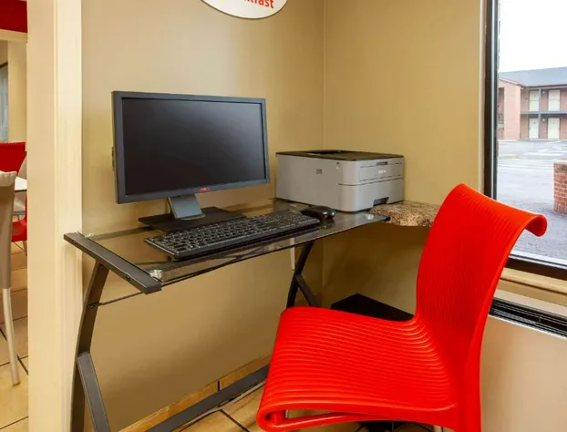 Super 8 by Wyndham Sandusky hotel detail image 2