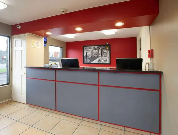 Super 8 by Wyndham Sandusky hotel detail image 3