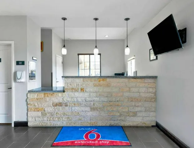 Studio 6 Pleasanton, TX hotel detail image 4