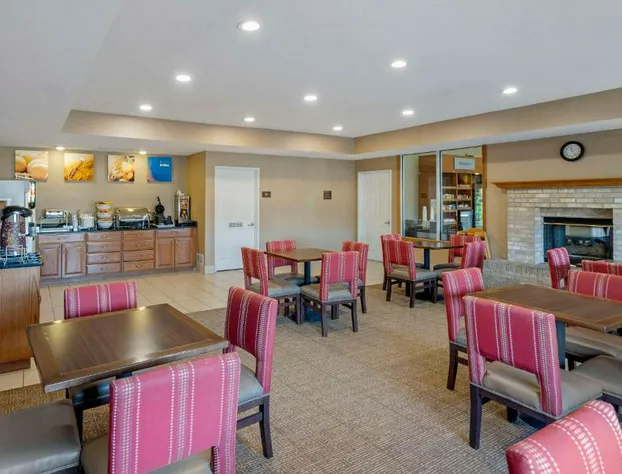 Comfort Suites Normal University area hotel detail image 3