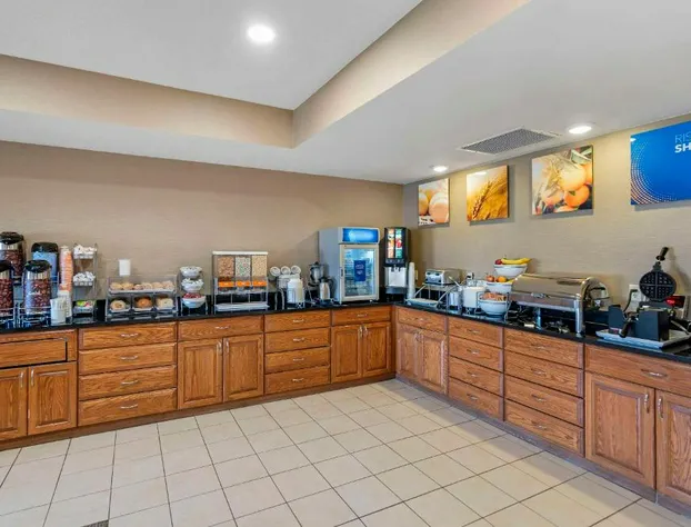 Comfort Suites Normal University area hotel detail image 4