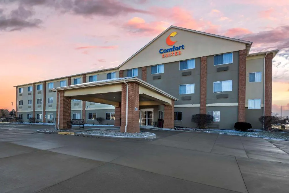 Comfort Suites Normal University area hotel hero