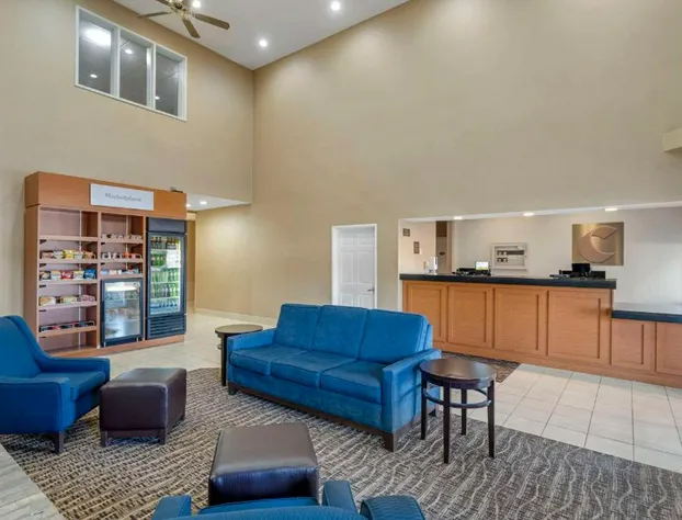 Comfort Suites Normal University area hotel detail image 4