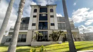 Huntington Beach Inn hotel detail image 1