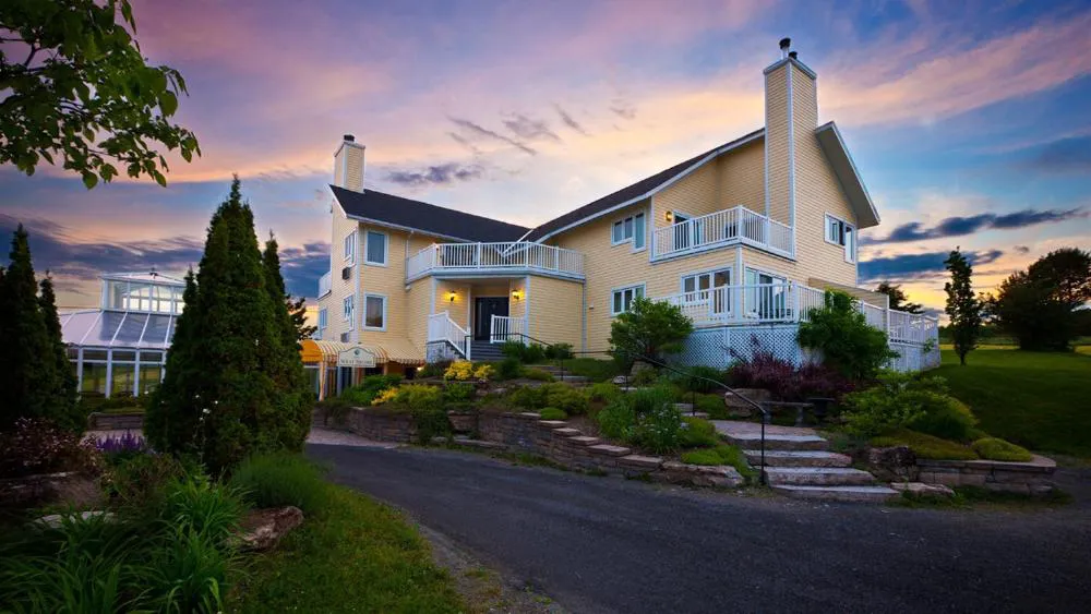 Auberge West Brome hotel hero