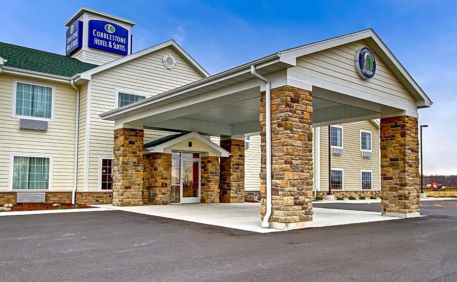 Cobblestone Hotel & Suites – Pulaski/Green Bay hotel hero