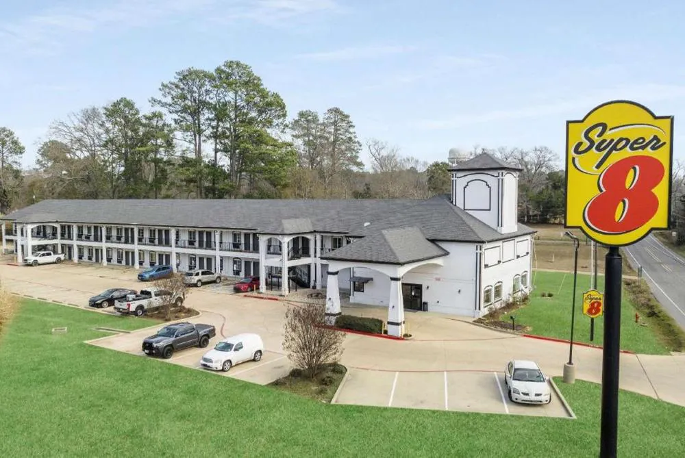 Super 8 by Wyndham Mansfield LA hotel hero