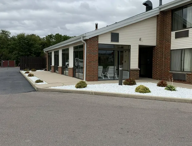 Super 8 by Wyndham Watertown WI hotel detail image 1