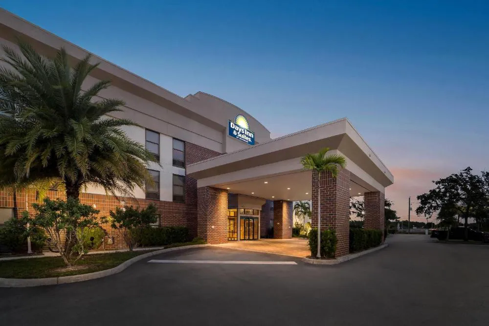 Days Inn & Suites by Wyndham Fort Myers Near JetBlue Park hotel hero