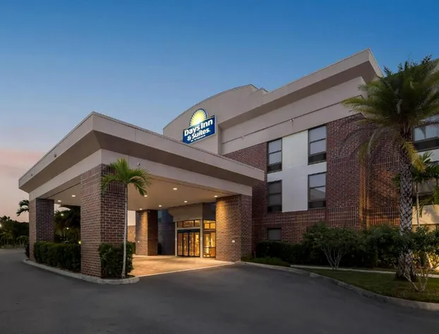 Days Inn & Suites by Wyndham Fort Myers Near JetBlue Park hotel detail image 2