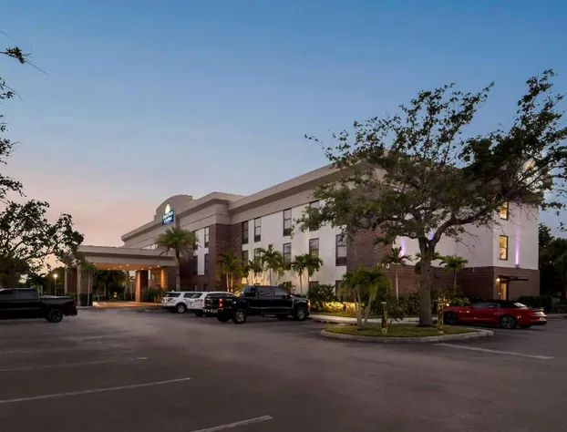 Days Inn & Suites by Wyndham Fort Myers Near JetBlue Park hotel detail image 4