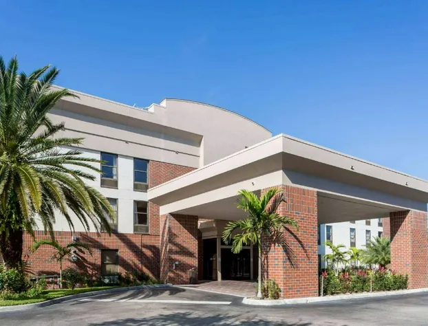 Days Inn & Suites by Wyndham Fort Myers Near JetBlue Park hotel detail image 3