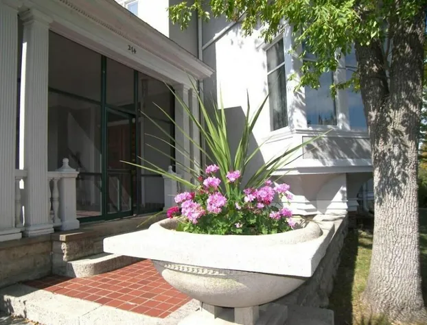 Alexander Mansion Bed and Breakfast hotel detail image 2