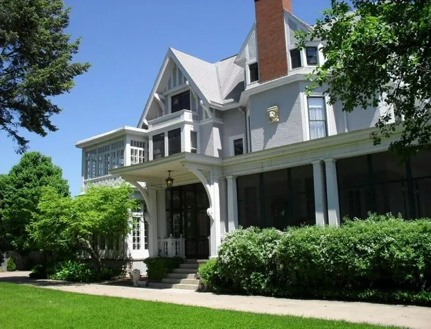 Alexander Mansion Bed and Breakfast hotel detail image 1