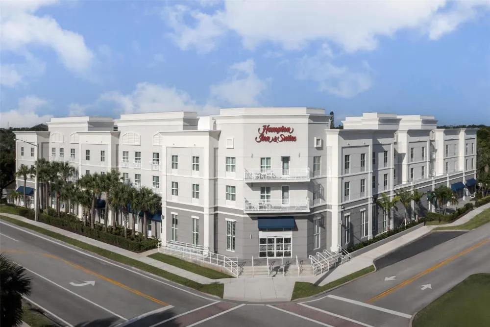Hampton Inn & Suites Vero Beach Downtown hotel hero