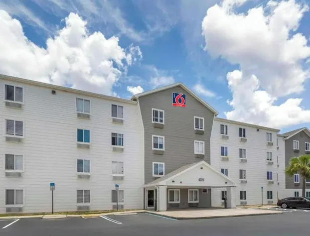 Studio 6 Extended Stay Fort Myers FL hotel detail image 1