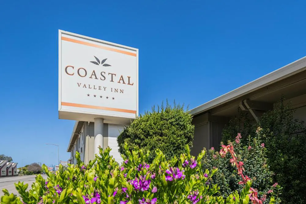 Coastal Valley Inn hotel hero